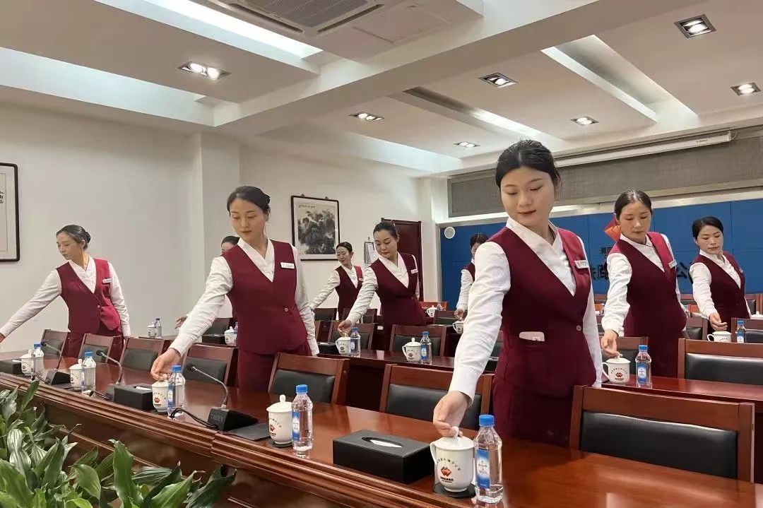 会议服务礼仪培训 打造专业、高效、温馨的会议体验